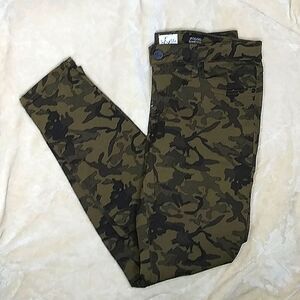 S & Co. Low Rise Camouflage Jegging  size 8